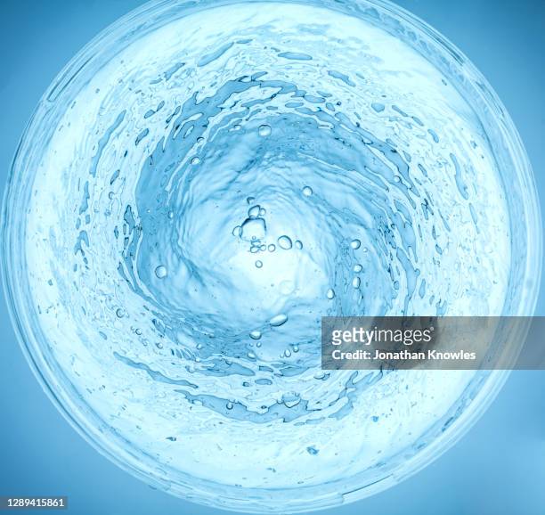 blue liquid vortex - wasserkreise stock-fotos und bilder
