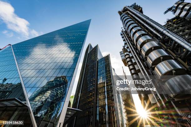 stad van londen moderne wolkenkrabbers in recente middag - lloyds of london chief executive officer inga beale interview stockfoto's en -beelden