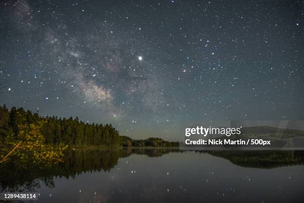 scenic view of lake against sky at night,sussex,new brunswick,canada - new brunswick canada stockfoto's en -beelden