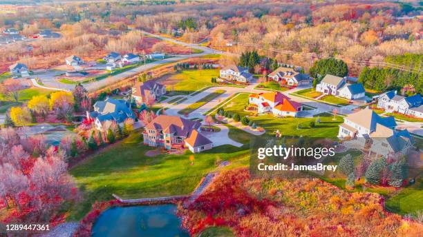 breathtaking autumn colors in neighborhood foliage - wisconsin house stock pictures, royalty-free photos & images