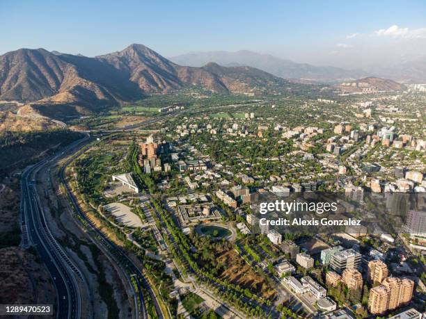 aerial view of santiago de chile - los andes mountain range in santiago de chile chile stock pictures, royalty-free photos & images