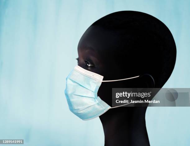 black woman wearing protection mask - health epidemic stock pictures, royalty-free photos & images