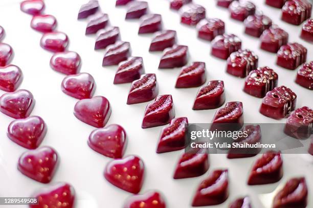 valentines day gift - heart and lips shape chocolate candy sweets - chocolate lips stock pictures, royalty-free photos & images