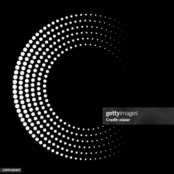 ilustraciones, imágenes clip art, dibujos animados e iconos de stock de puntos orbitales en círculos concéntricos alrededor del espacio de copia. degradado de tamaño horizontal sobre negro. - eclipse