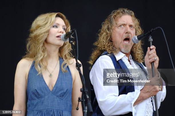Alison Krauss and Robert Plant perform during Bonnaroo 2008 on June 15, 2008 in Manchester, Tennessee.