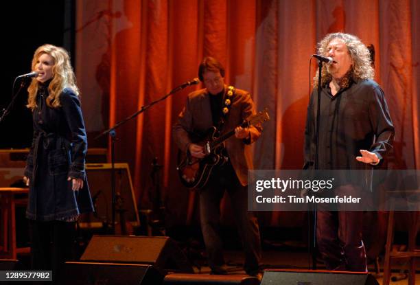 Alison Krauss and Robert Plant perform at the Greek Theatre on June 27, 2008 in Berkeley, California.
