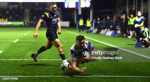 Elliott Stooke, of Bath dives and scores a try during the Gallagher Premiership Rugby match between Worcester Warriors and Bath at Sixways Stadium on...