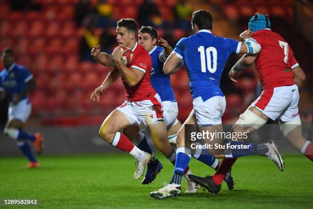 Kieran Hardy of Wales runs in to score their first try during the Autumn Nations Cup match between Wales and Italy at Parc y Scarlets on December 05,...