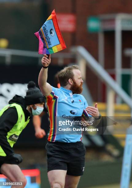 Touch judge waves a rainbow coloured flag to show support to the "Stonewall Rainbow Laces campaign" during the Gallagher Premiership Rugby match...
