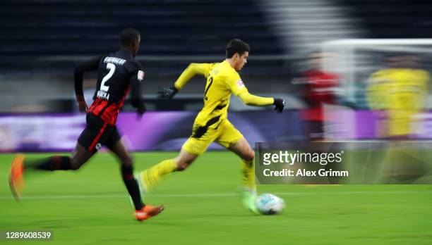 Giovanni Reyna of Dortmund eludes Evan N'Dicka of Frankfurt during the Bundesliga match between Eintracht Frankfurt and Borussia Dortmund at Deutsche...