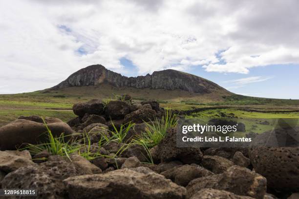 Wulkan Rano Raraku 370 Rano Raraku Volcano Stock Photos, High-Res Pictures, and Images ...