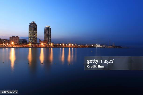 la barceloneta blue hour (barcelona, spain) - barceloneta fotografías e imágenes de stock