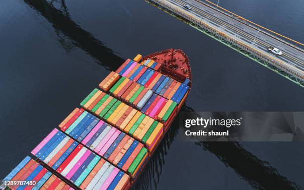 outbound container ship - container ship bow stock pictures, royalty-free photos & images