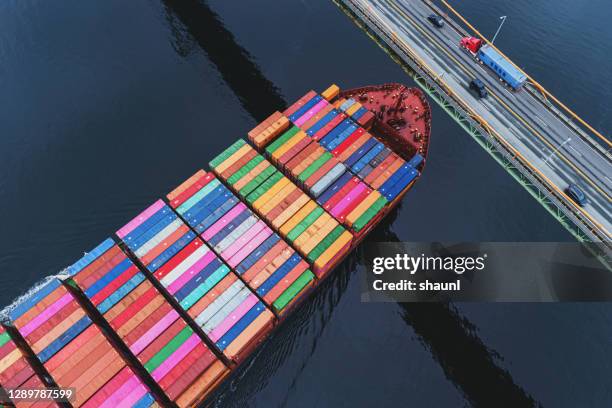 outbound container ship - container ship bow stock pictures, royalty-free photos & images