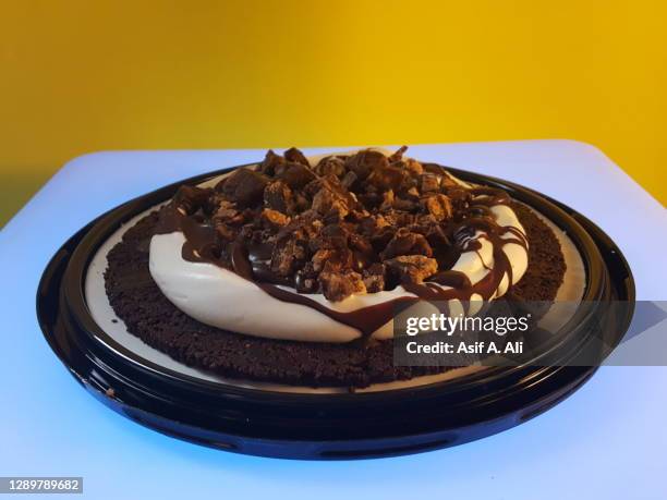 ice-cream cake - ice cream cake stock pictures, royalty-free photos & images