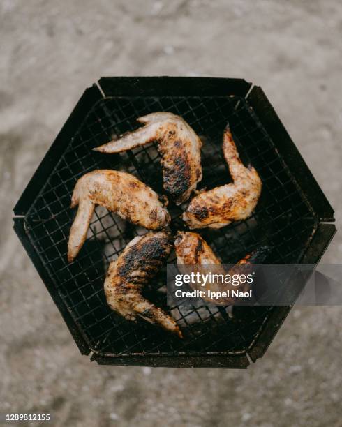 chicken wings on bbq grill with charcoal - burnt chicken stock pictures, royalty-free photos & images