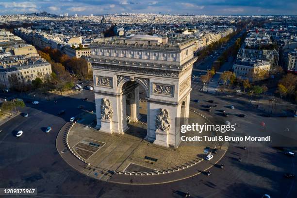 france, paris, place charles de gaulle or de l'etoile, and the arc of triomphe - arc de triomphe overview stock pictures, royalty-free photos & images