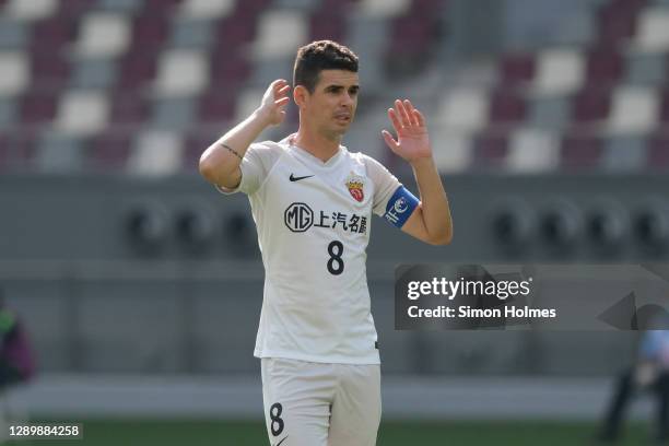 Oscar rues a missed direct free kick during the AFC Champions League Round of 16 match between Vissel Kobe and Shanghai SIPG at the Khalifa...