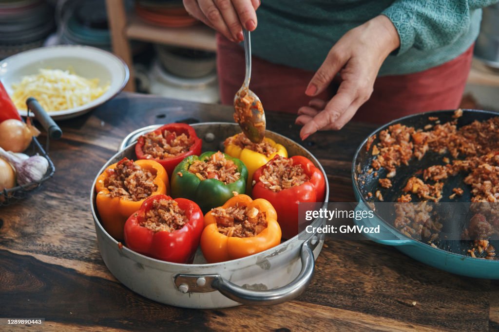 Förbereda Fyllda Paprika med marken kött i tomatsås