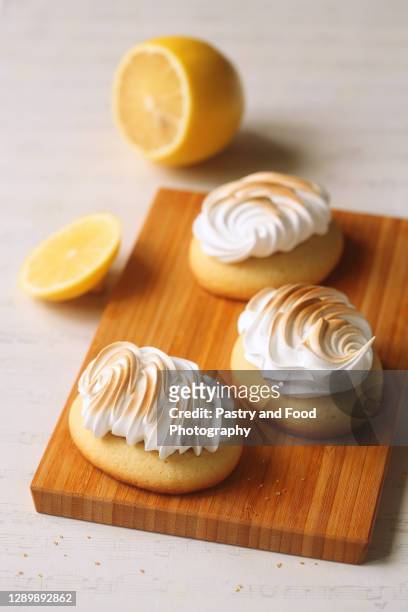 lemon cookies with italian meringue - burnt cookies stock-fotos und bilder