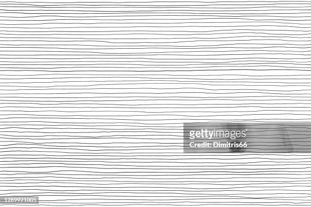 stockillustraties, clipart, cartoons en iconen met naadloos patroon van zwarte lijnen op wit, hand getrokken lijnen abstracte achtergrond - gestreept