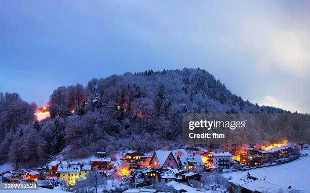 village at winter (berchtesgadener land, bavaria, germany) - berchtesgadener land - fotografias e filmes do acervo