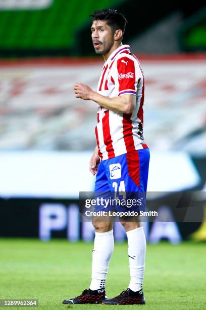 Oribe Peralta of Chivas looks on during the semifinal second leg match between Leon and Chivas as part of the Torneo Guard1anes 2020 Liga MX at Leon...