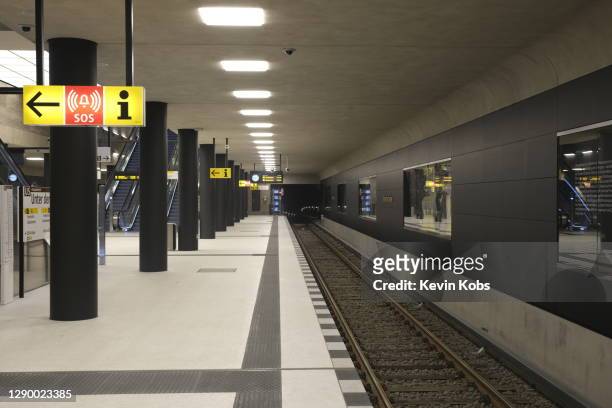 platform of the new subway station "unter den linden" in berlin, germany. - berlin subway stock pictures, royalty-free photos & images