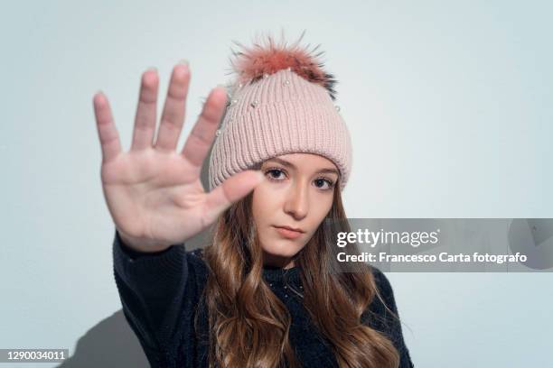 young woman showing stop gesture - hand geste halt stock-fotos und bilder