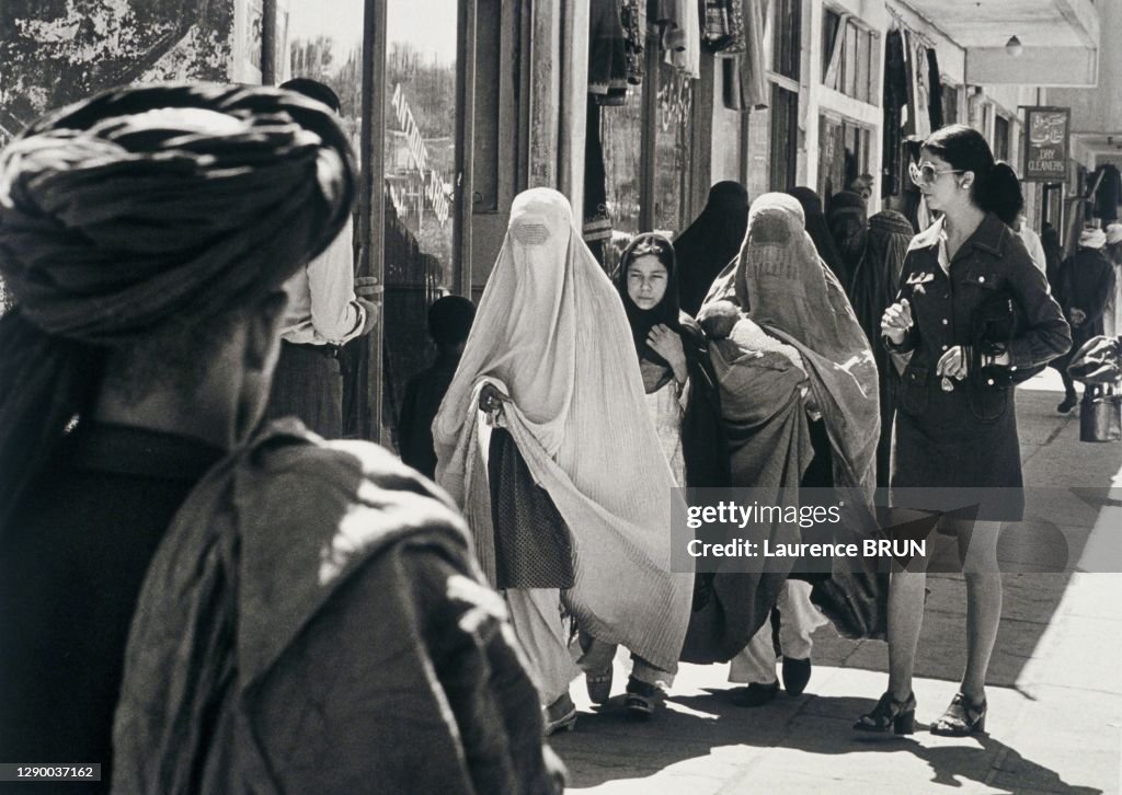 AFGHANISTAN: FEMMES