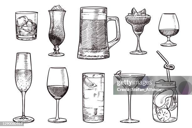 illustrazioni stock, clip art, cartoni animati e icone di tendenza di semplici schizzi di varie bevande - cocktail glass drawing