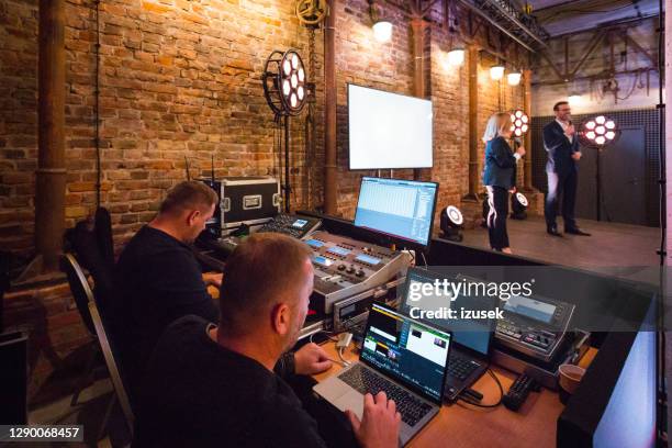 business conference backstage - speaking to the media stock pictures, royalty-free photos & images