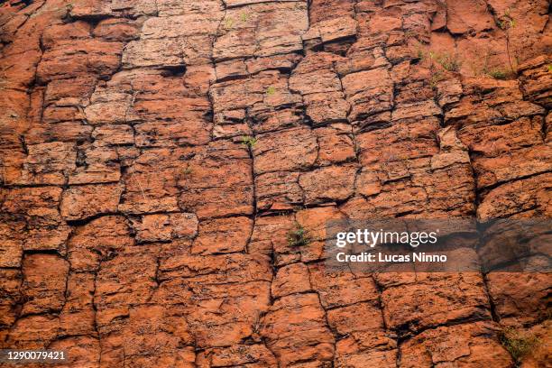 sandstone cliff - full frame - cliff texture stockfoto's en -beelden