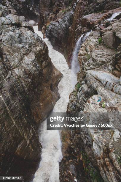 aerial view of waterfall,kedarnath,uttarakhand,india - kedarnath stock pictures, royalty-free photos & images