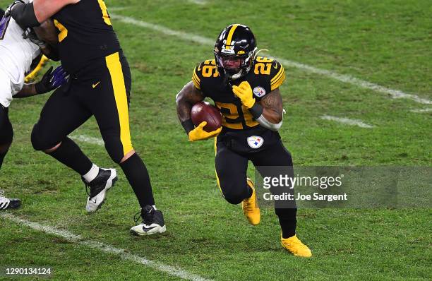 Anthony McFarland of the Pittsburgh Steelers in action during the game against the Baltimore Ravens at Heinz Field on December 2, 2020 in Pittsburgh,...
