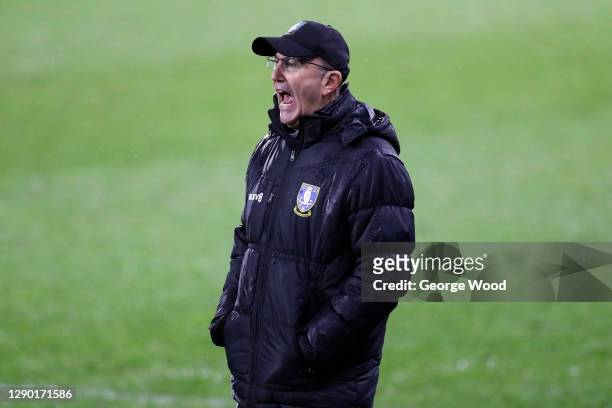 Manager Tony Pulis of Sheffield of Sheffield Wednesday gives his team instructions during the Sky Bet Championship match between Huddersfield Town...