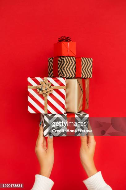 Present Stack Gold 615 Gold Present Stack Stock Photos, High-Res Pictures, and Images ...