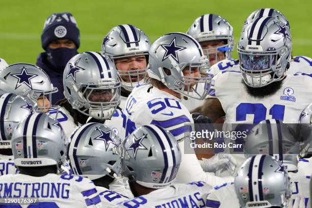 Outside linebacker Sean Lee of the Dallas Cowboys huddles up with his team before playing against the Baltimore Ravens at M&T Bank Stadium on...