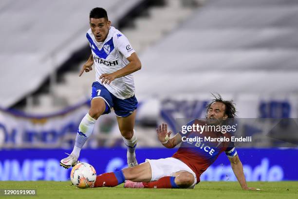 Ricardo Centurion of Velez fights for the ball with José Fuenzalida of U Católica during a first leg match between Velez and Universidad Catolica as...