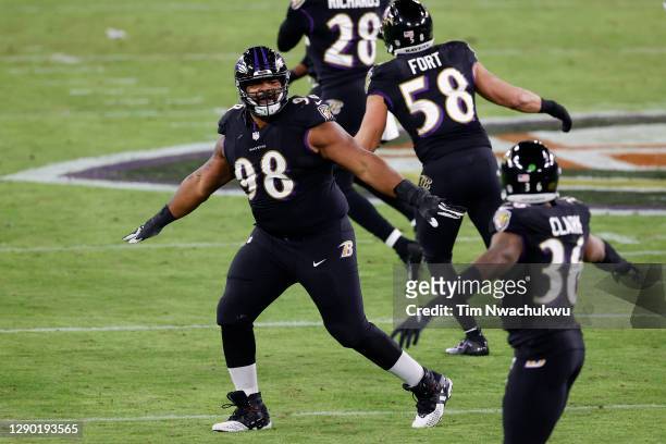 Defensive tackle Brandon Williams of the Baltimore Ravens celebrates with teammates after a missed field goal by the Dallas Cowboys during the fourth...
