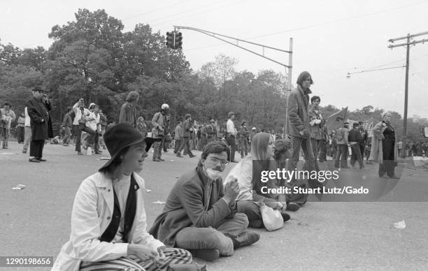 Face Protesting Face Sitting Protest Photos and Premium High Res Pictures - Getty Images