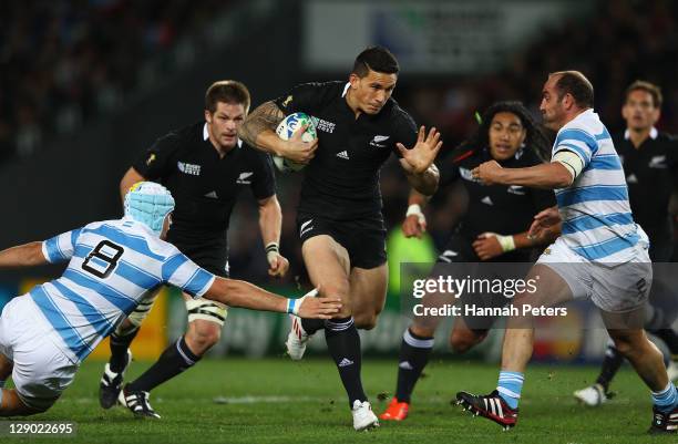 Sonny Bill Williams of the All Blacks charges forward during quarter final four of the 2011 IRB Rugby World Cup between New Zealand and Argentina at...