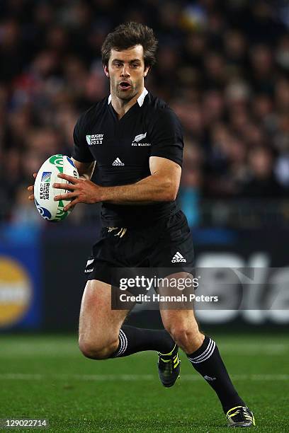 Conrad Smith of the All Blacks runs with the ball during quarter final four of the 2011 IRB Rugby World Cup between New Zealand and Argentina at Eden...