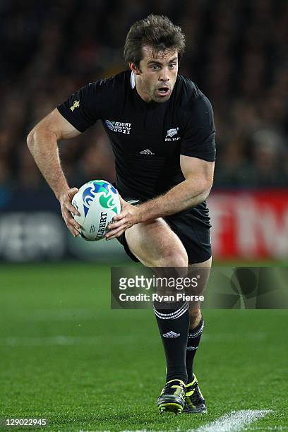 Conrad Smith of the All Blacks runs with the ball during quarter final four of the 2011 IRB Rugby World Cup between New Zealand and Argentina at Eden...