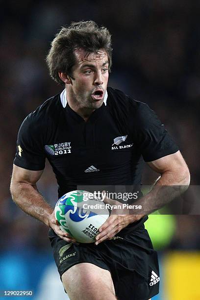 Conrad Smith of the All Blacks runs with the ball during quarter final four of the 2011 IRB Rugby World Cup between New Zealand and Argentina at Eden...