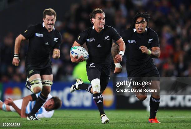 Aaron Cruden of the All Blacks makes a break supported by Ma'a Nonu and Richie McCaw during quarter final four of the 2011 IRB Rugby World Cup...