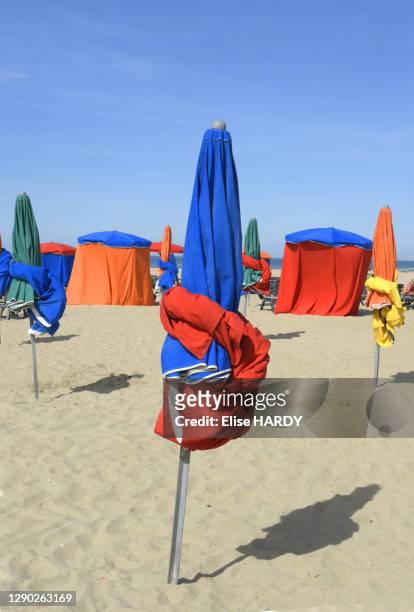 Les parasols de la plage de Deauville, le 17 septembre 2018, France