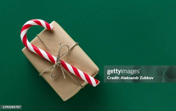 Gift Red Rope Red Rope Green Background Photos and Premium High Res Pictures - Getty ...
