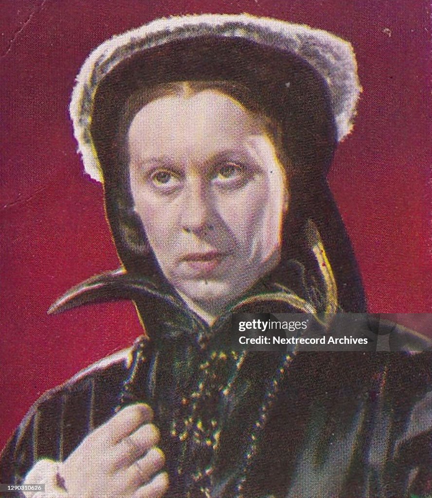 Gwen Ffrangcon-Davies as Mary Tudor, Characters Come to Life series, collectible tobacco card, 1938