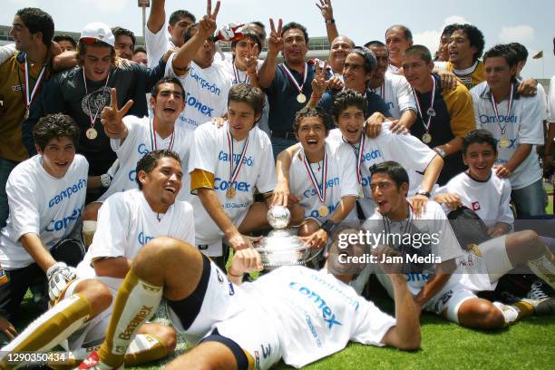 Players of Pumas celebrate with the trophy during the final match of Champion of Champions between Pachuca Champion of Apertura 2003 and Pumas...